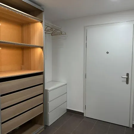 Apartmán Cozy Modern Apartment, 20 Mins To Center