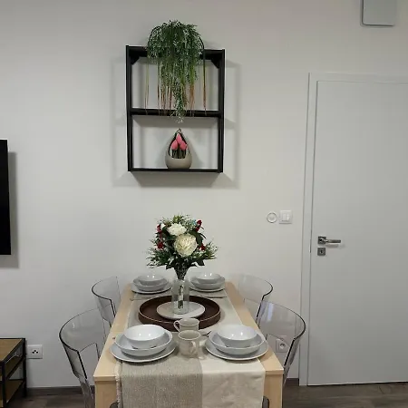Cozy Modern Apartment, 20 Mins To Center Apartmán *