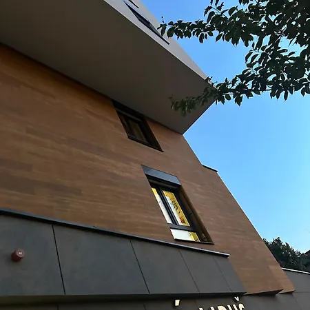 Cozy Modern Apartment, 20 Mins To Center Apartmán *