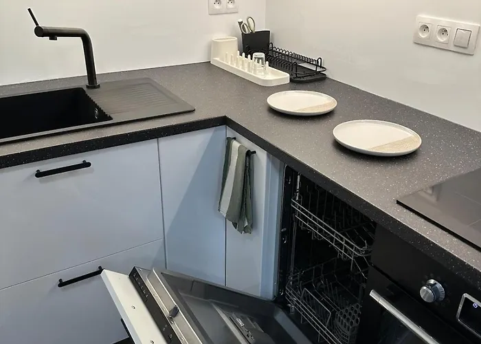 Cozy Modern Apartment, 20 Mins To Center Praha