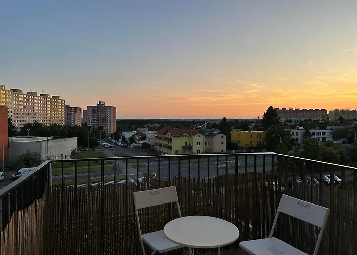 Cozy Modern Apartment, 20 Mins To Center Apartmán