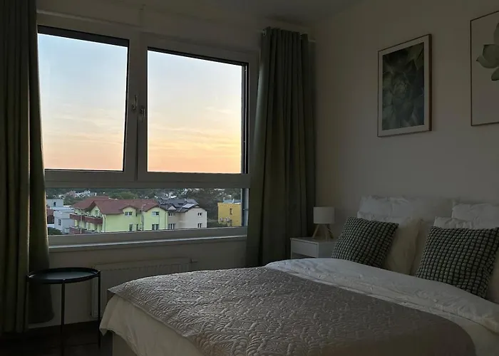 Cozy Modern Apartment, 20 Mins To Center *