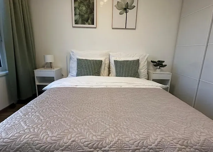 Cozy Modern Apartment, 20 Mins To Center