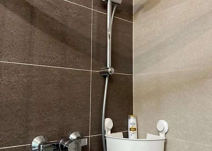 Cozy Modern Apartment, 20 Mins To Center Apartmán Praha
