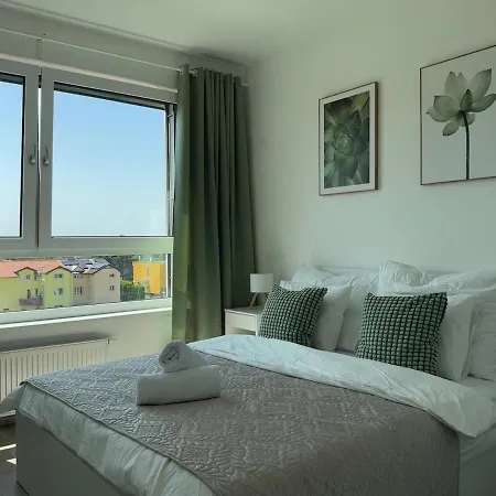 Daire Cozy Modern Apartment, 20 Mins To Center Prag