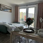 Cozy Modern Apartment, 20 Mins To Center Апартаменты *