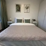Cozy Modern Apartment, 20 Mins To Center