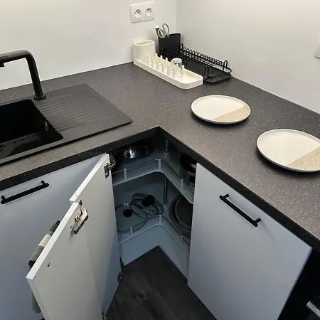 Cozy Modern Apartment, 20 Mins To Center