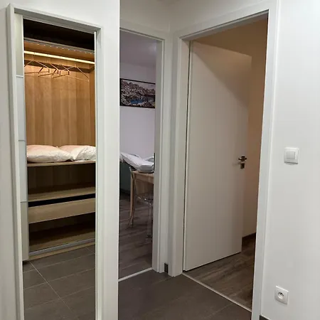 Cozy Modern Apartment, 20 Mins To Center *