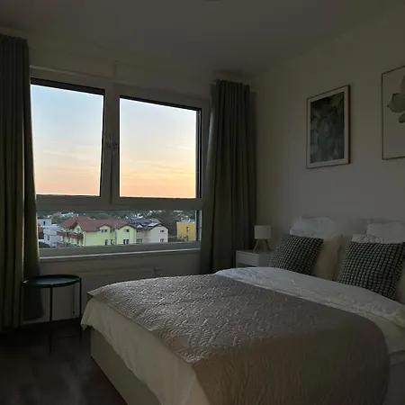 Cozy Modern Apartment, 20 Mins To Center *