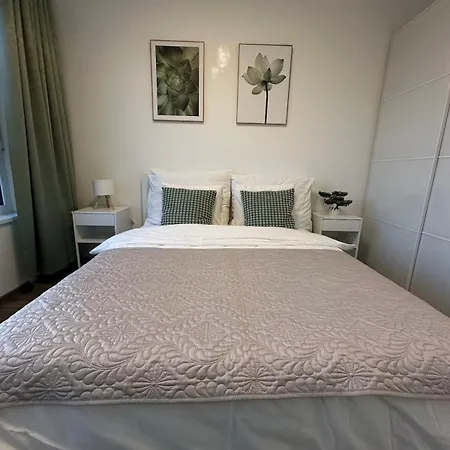 Cozy Modern Apartment, 20 Mins To Center