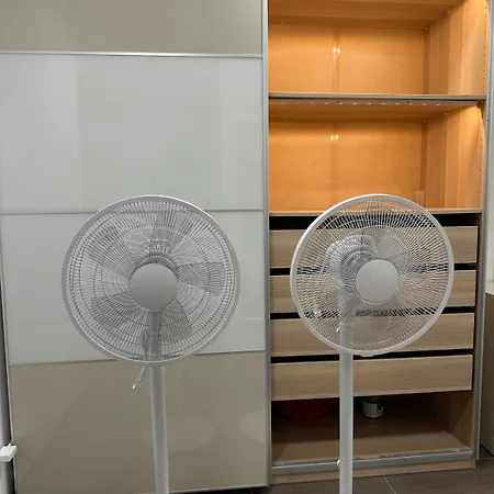 Cozy Modern Apartment, 20 Mins To Center Prague