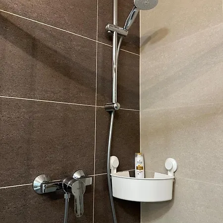 Cozy Modern Apartment, 20 Mins To Center Apartment Prague