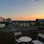 Cozy Modern Apartment, 20 Mins To Center 아파트
